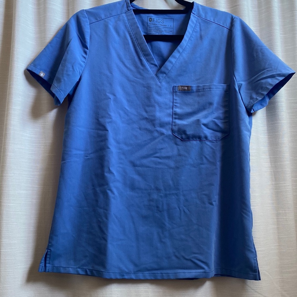 Figs scrub top